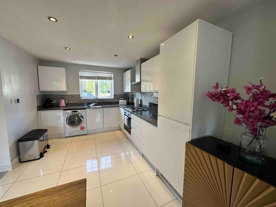 Waterside Mufc & Trafford Centre Townhouse 4 Bedroom Free Parking Манчестер Екстер'єр фото